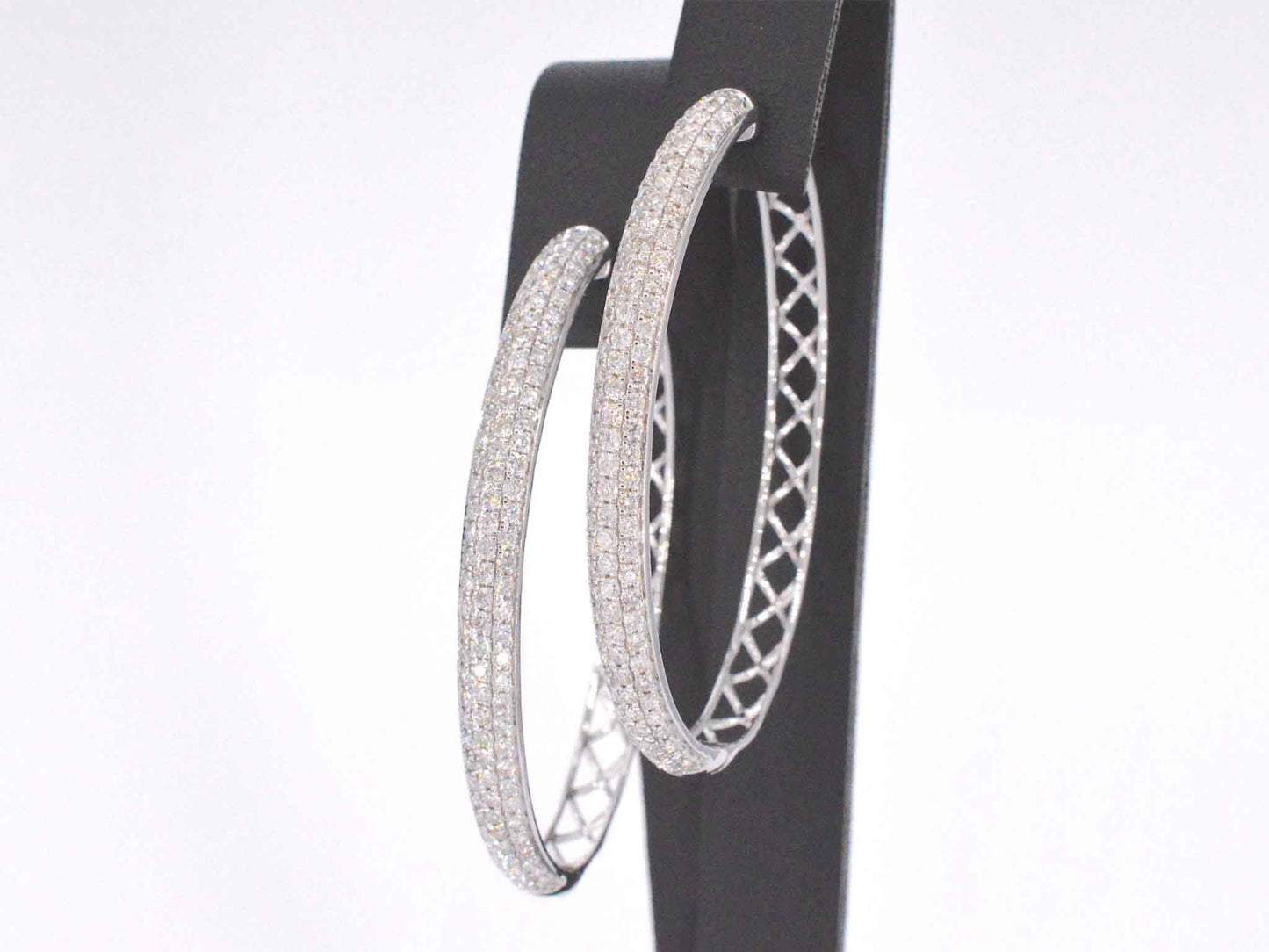 Witgouden creolen oorbellen met diamanten