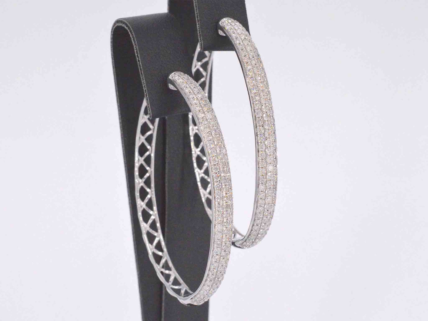 Witgouden creolen oorbellen met diamanten