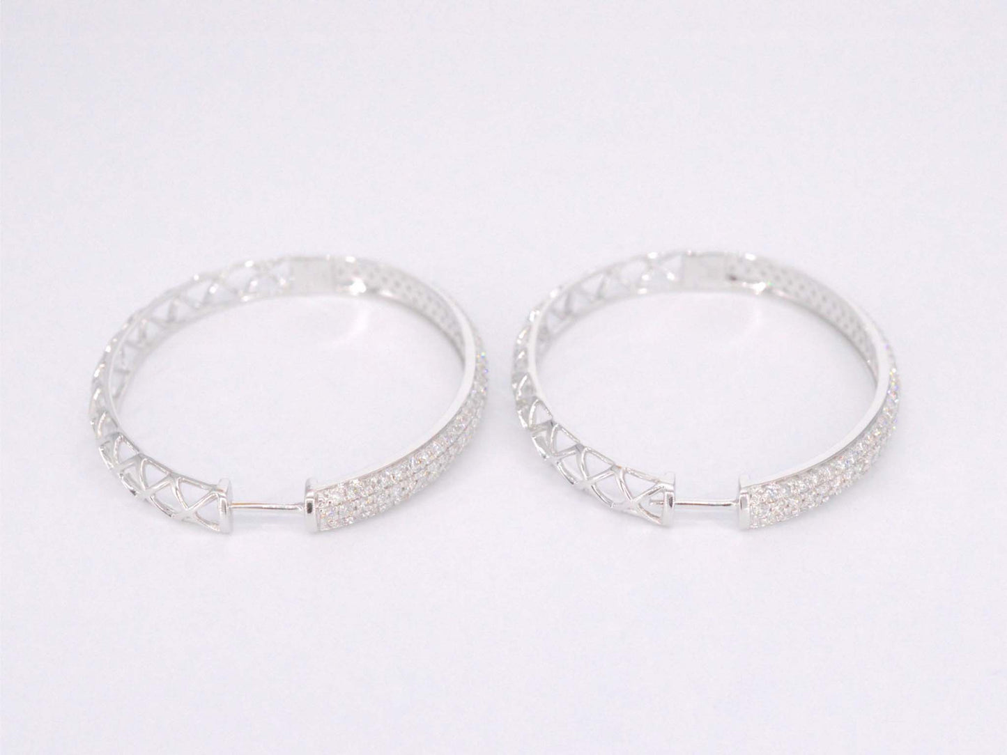 Witgouden creolen oorbellen met diamanten