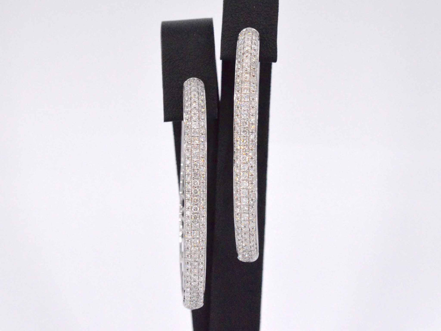 Witgouden creolen oorbellen met diamanten