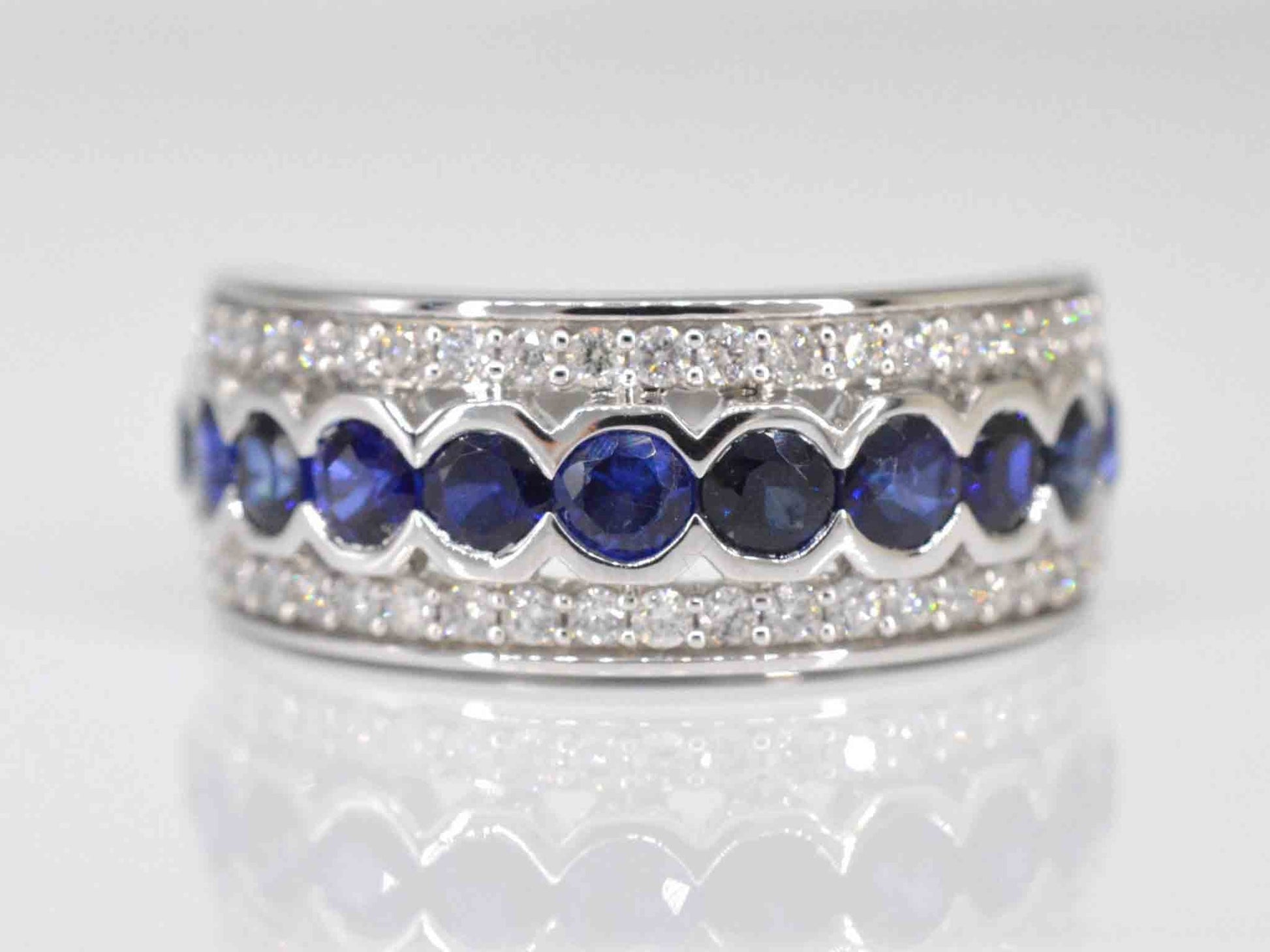 Witgouden pave ring met diamanten en saffier 2057-5