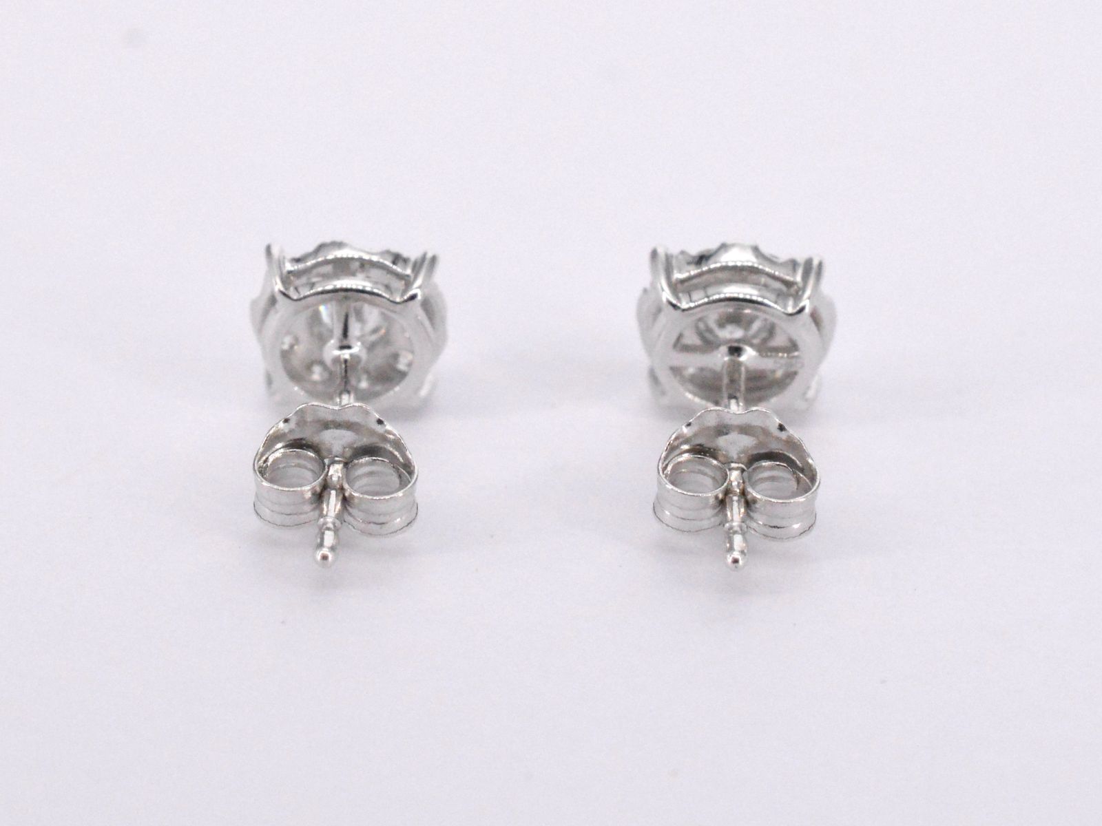 Witgouden oorbellen met briljant geslepen diamanten 2075-5