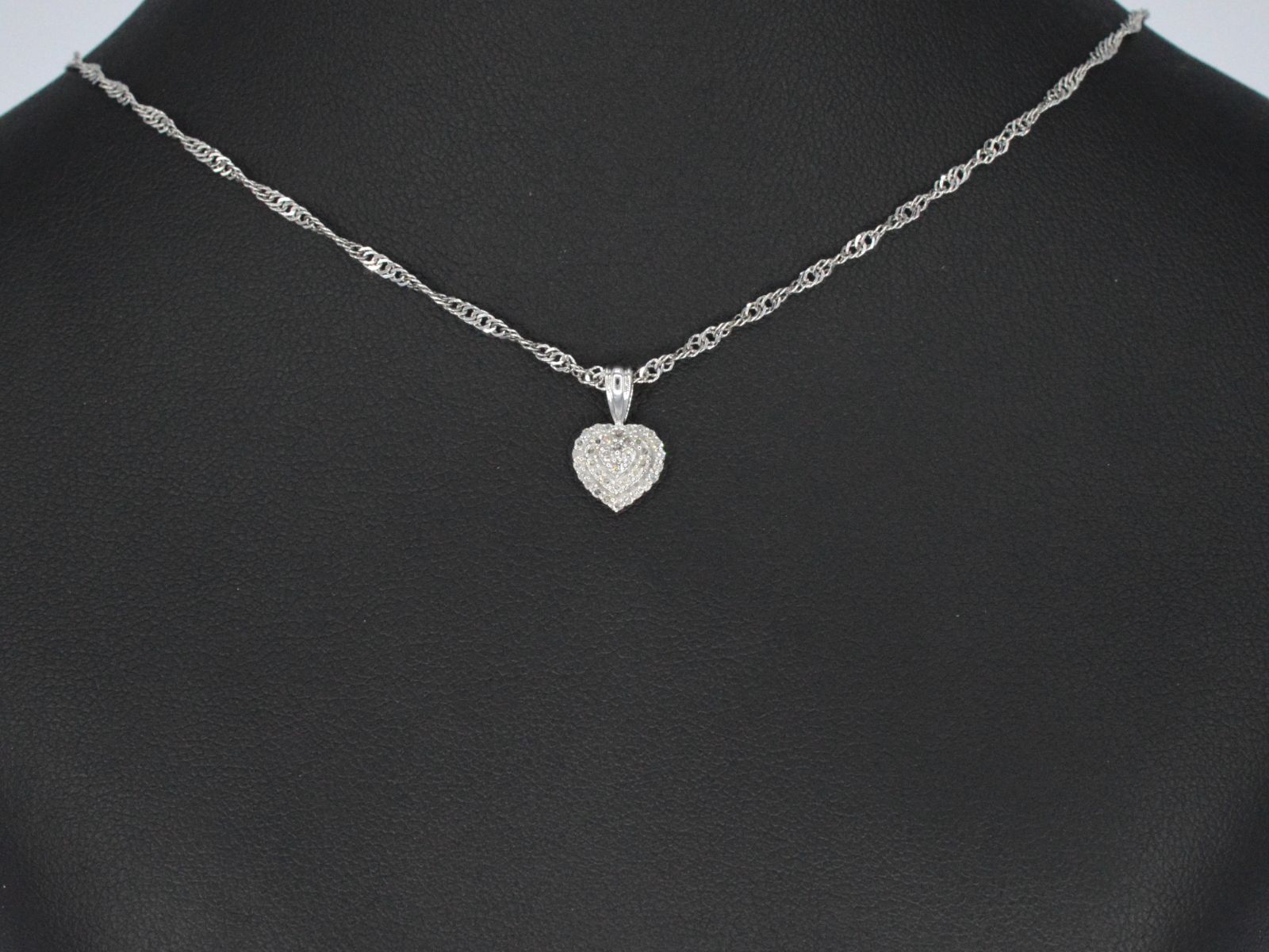 Witgouden hartvormige hanger met diamanten 2078-1