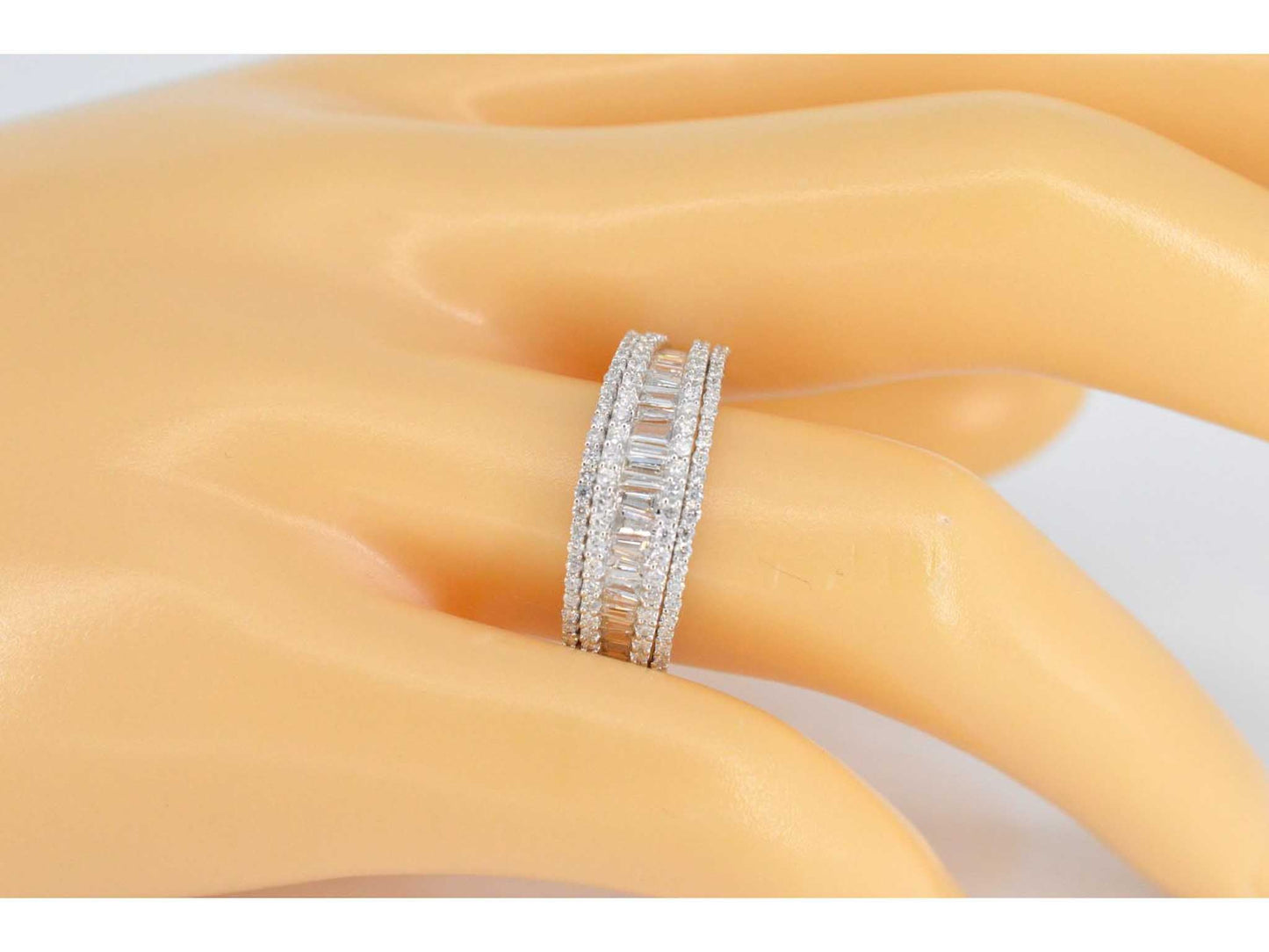 Witgouden band ring met vijf rijen van diamant 1.00 carat