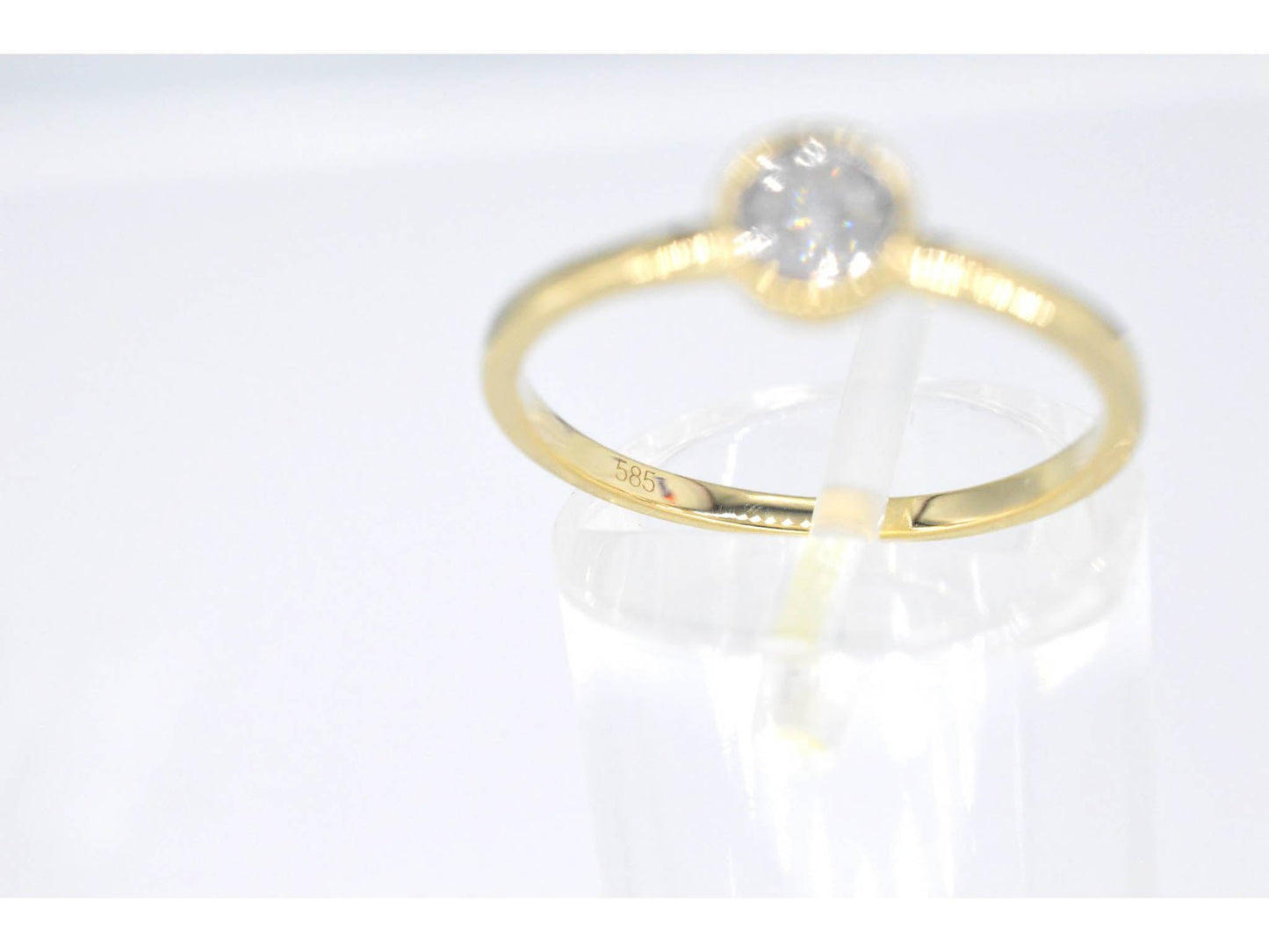 Gouden ring met een briljant geslepen diamant