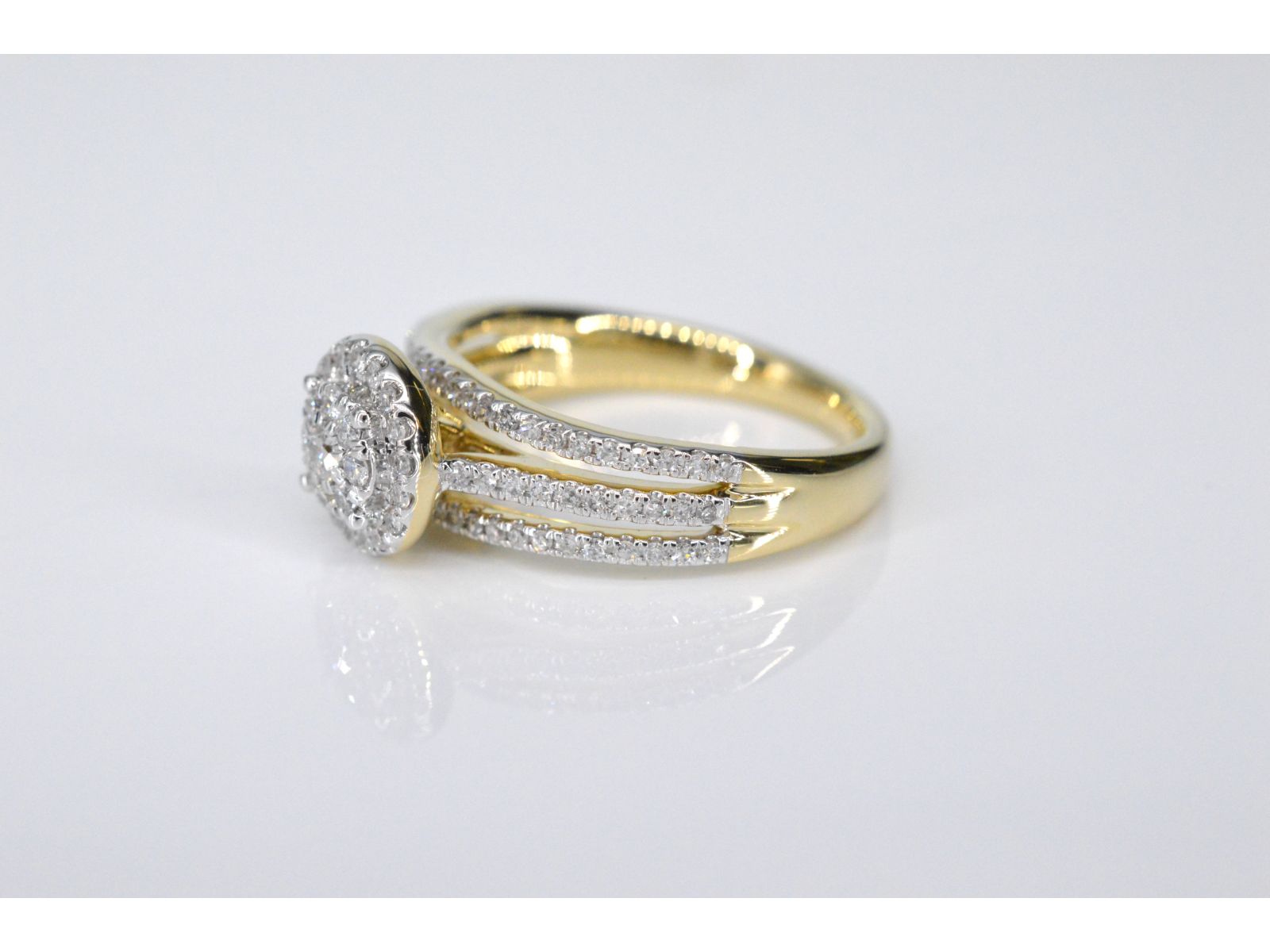 Gouden entourage ring met diamanten 2107-3
