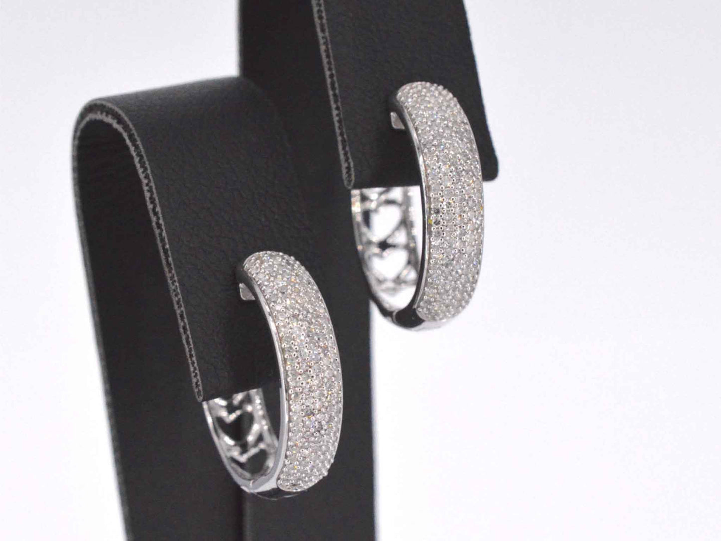 Witgouden oorbellen met echte diamanten