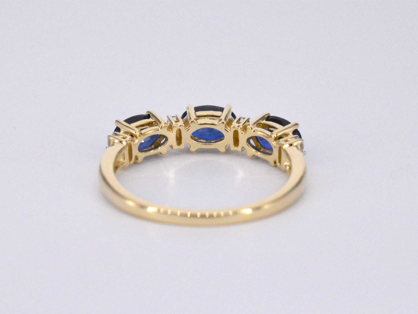 Gouden ring met diamanten en saffier 2123-6