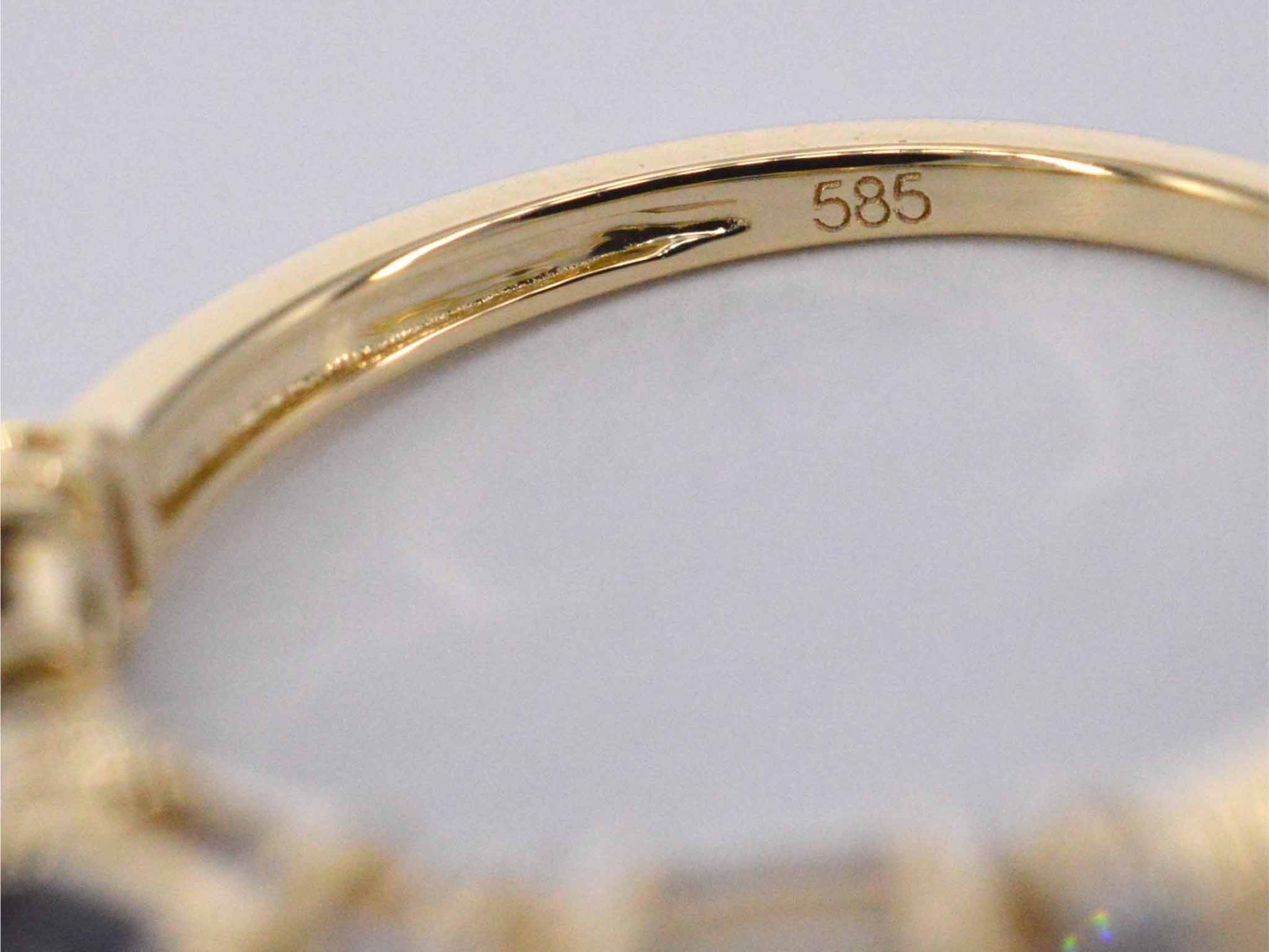 Gouden ring met diamanten en saffier 2123-8