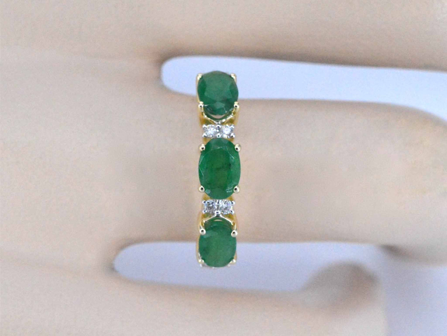 Gouden ring met diamanten en smaragd