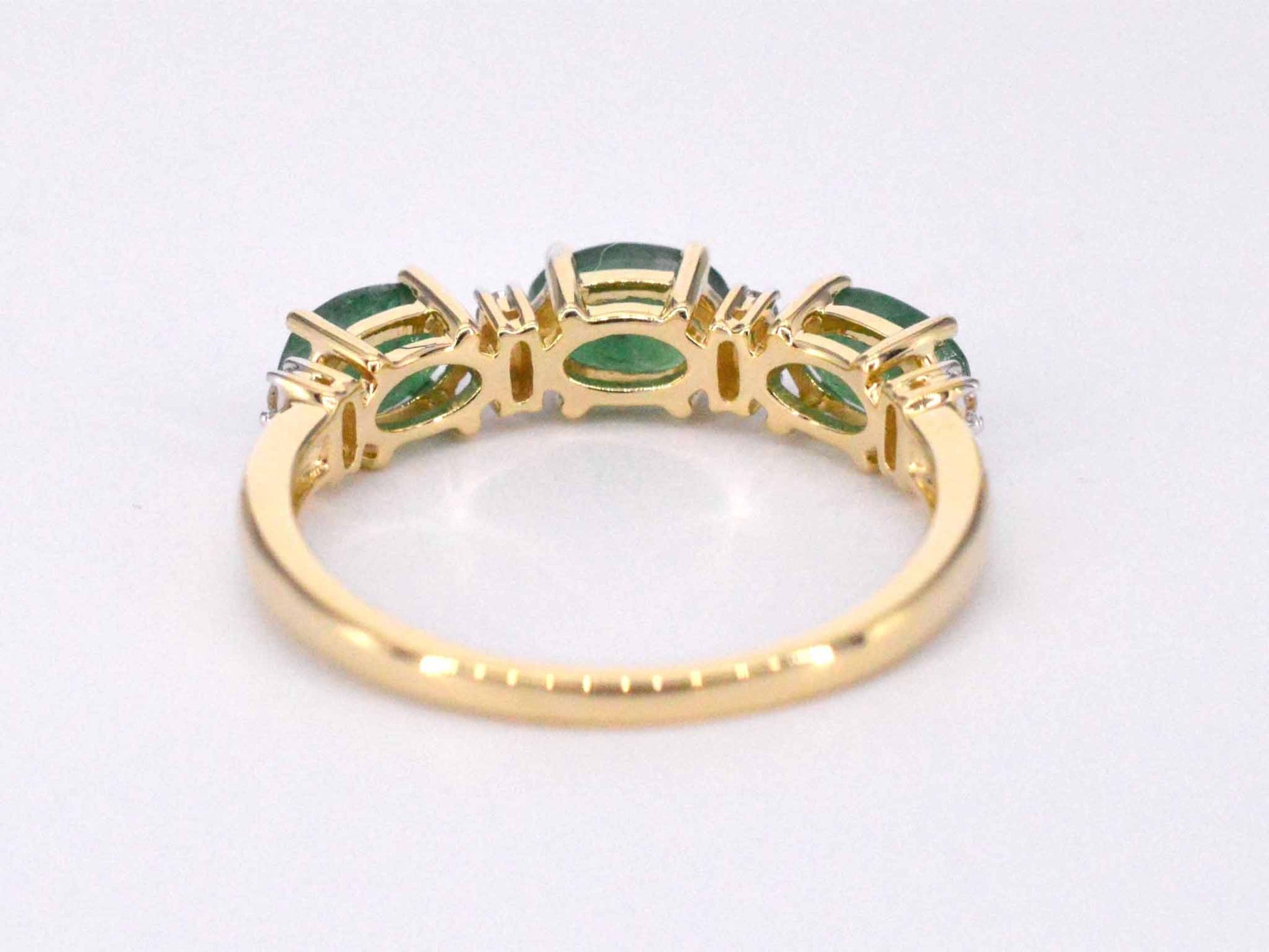 Gouden ring met diamanten en smaragd 2127-6
