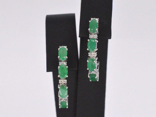 Witgouden oorbellen met diamanten en smaragd 2134-6