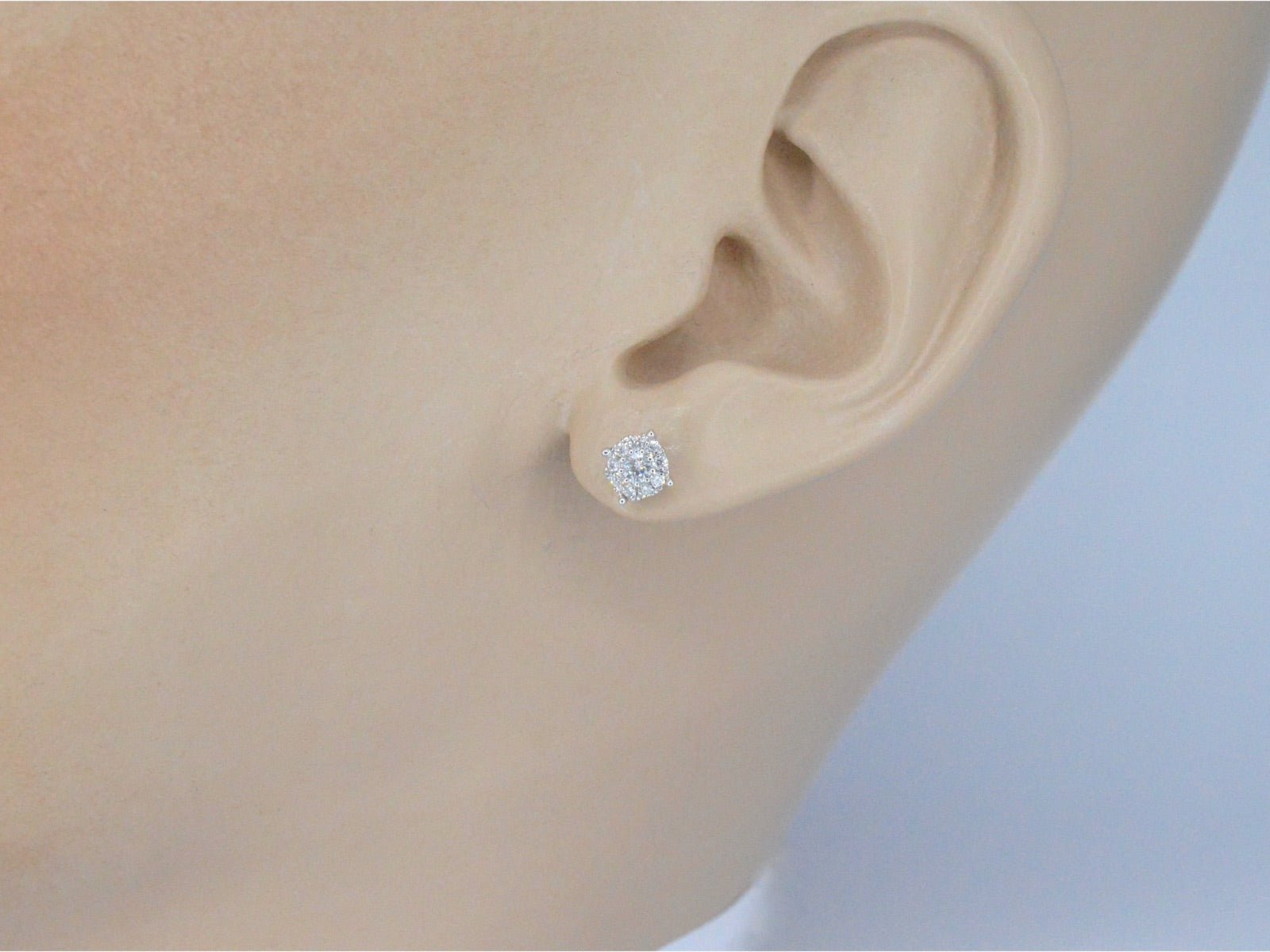 Witgouden oorbellen met briljant geslepen diamanten 2157-1