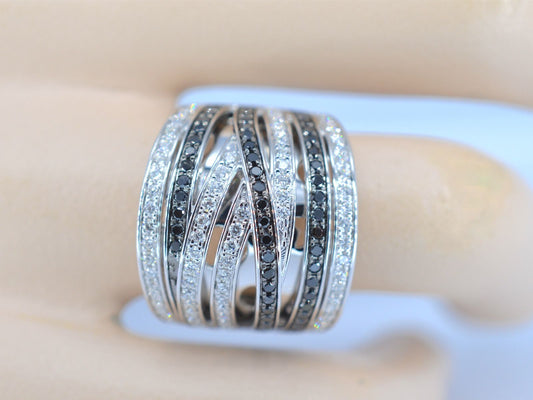 Witgouden design ring met witte en zwarte briljanten diamanten