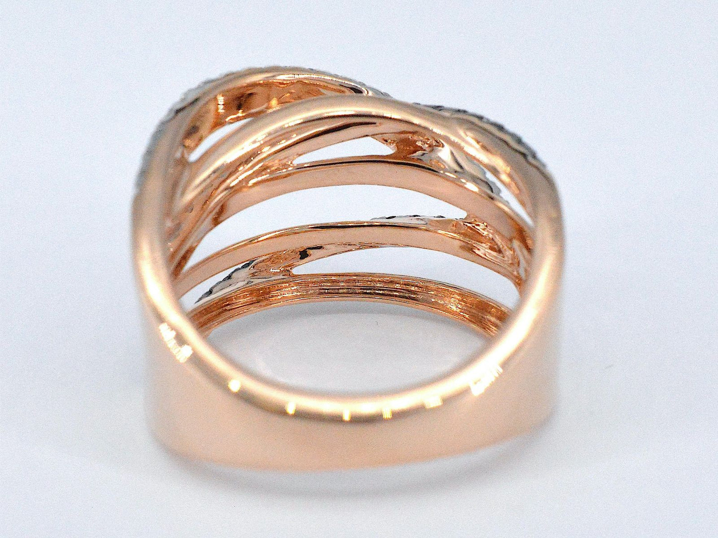 Rosegouden design ring met witte en zwarte briljanten diamanten