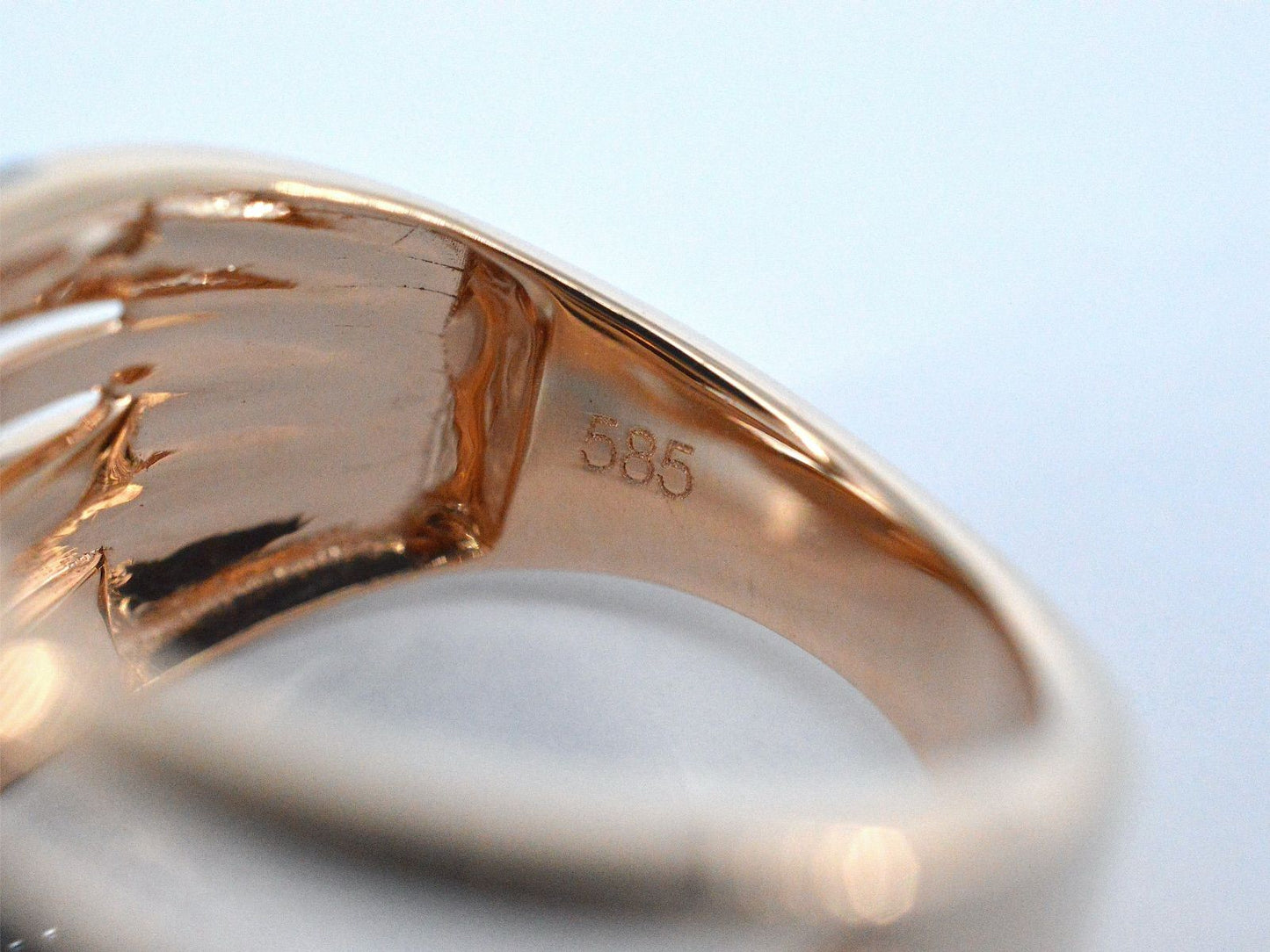 Rosegouden design ring met witte en zwarte briljanten diamanten