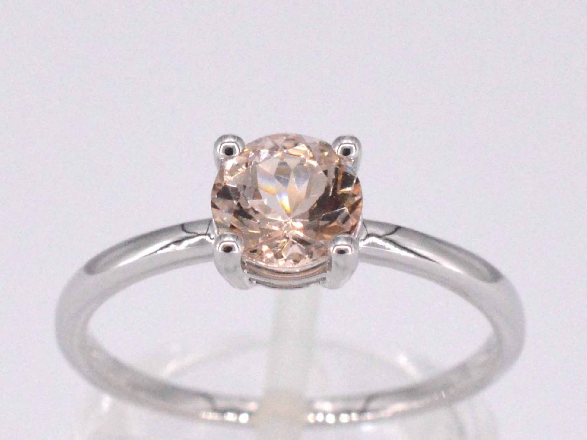 Witgouden ring met morganiet