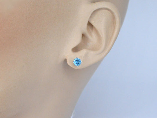 Witgouden oorbellen met topaas