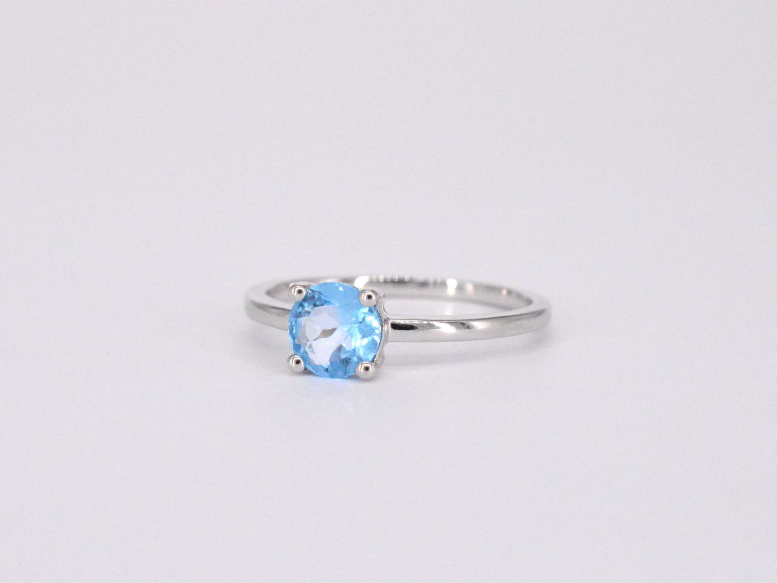 Witgouden ring met topaas 2203-7