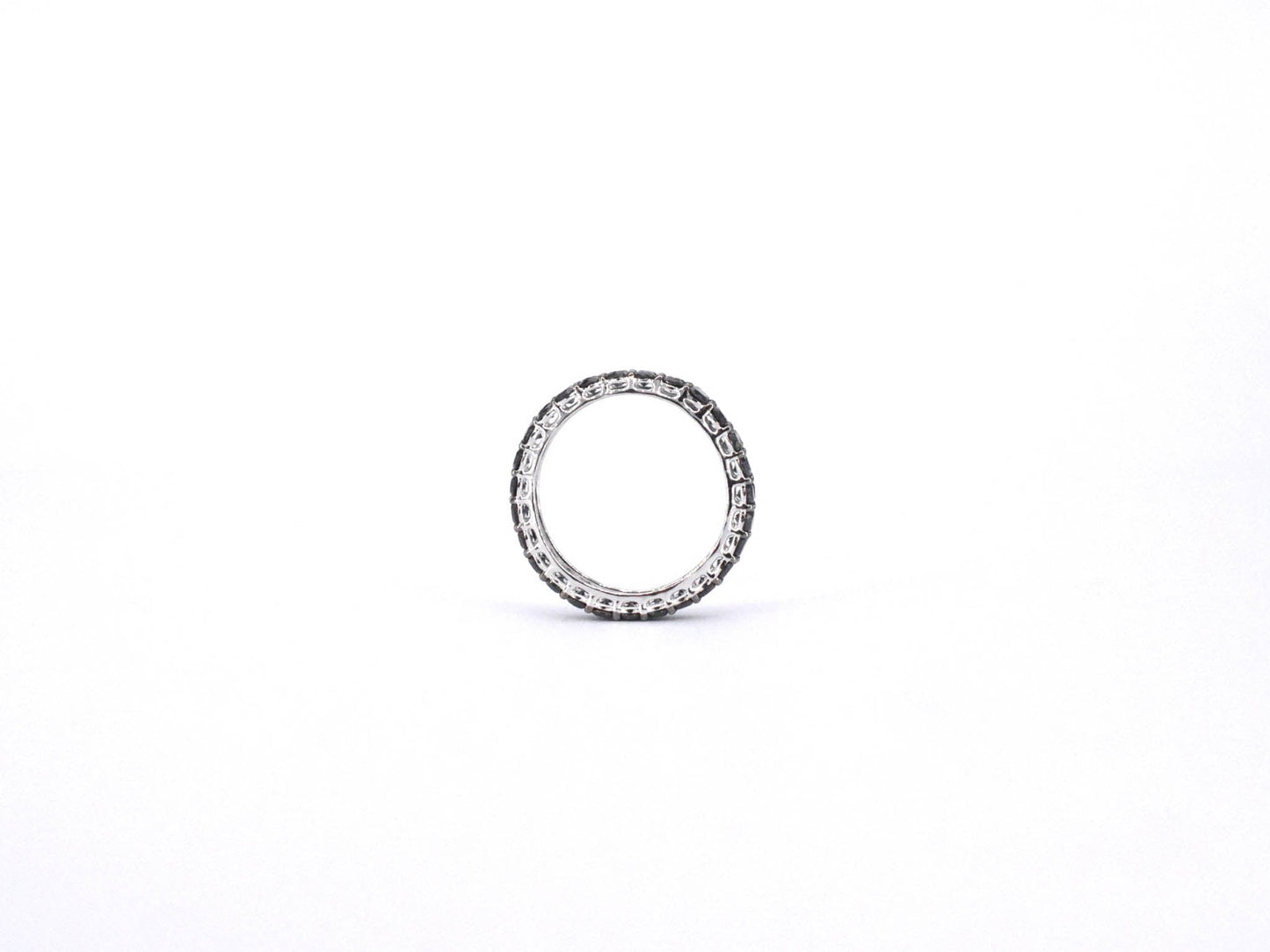 Witgouden eternity ring met zwarte diamanten 2210-5