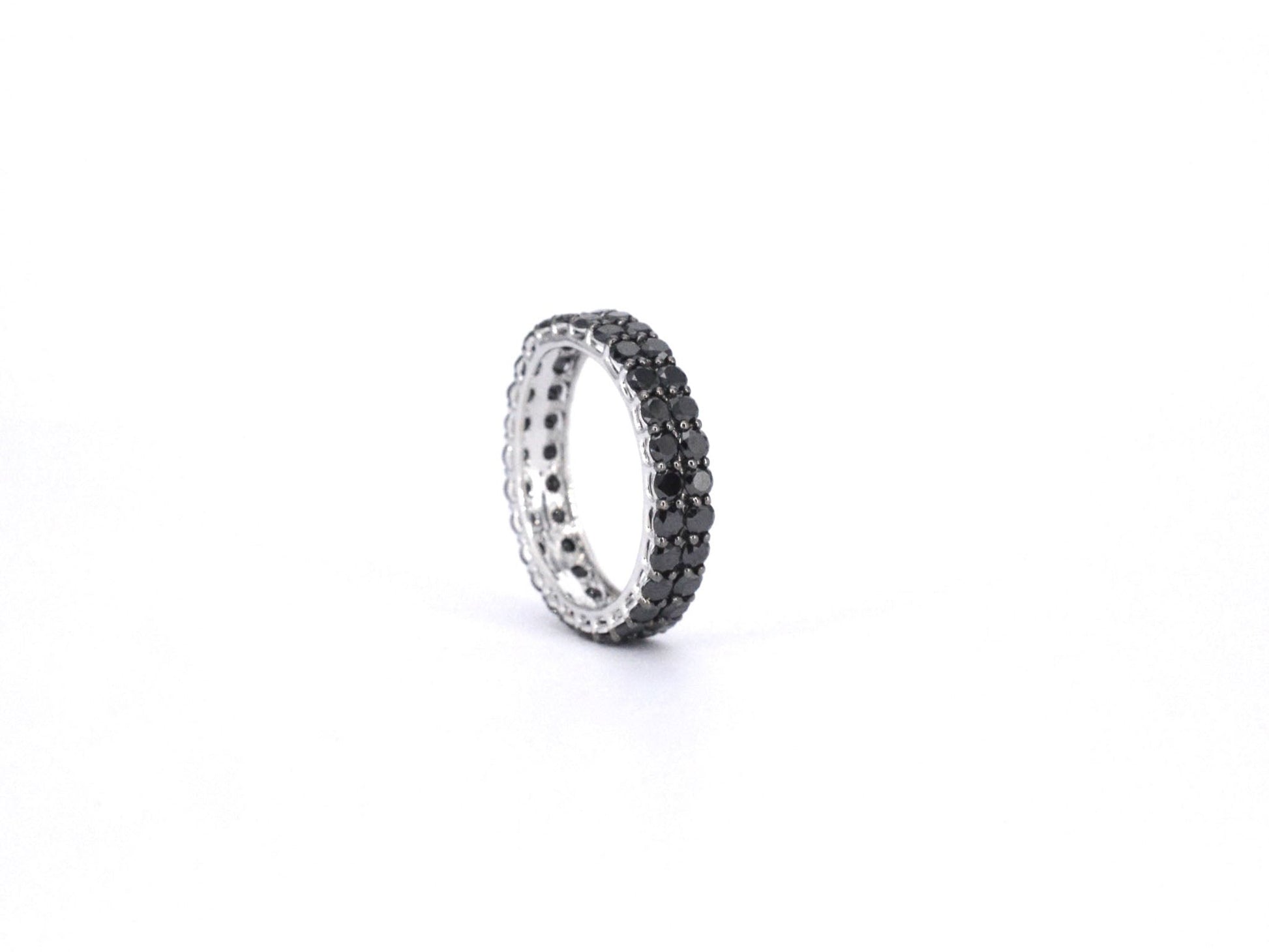 Witgouden eternity ring met zwarte diamanten 2210-6