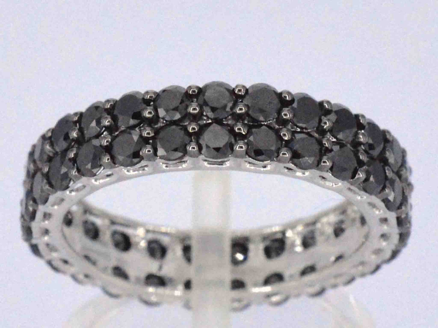 Witgouden eternity ring met zwarte diamanten 2210-8