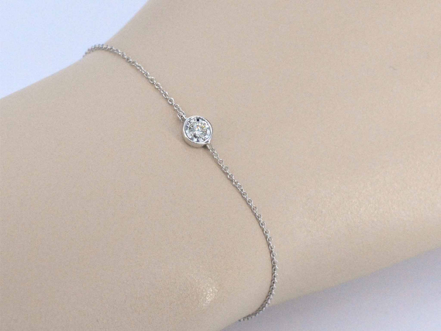 Witgouden armband met diamant 0.10 carat