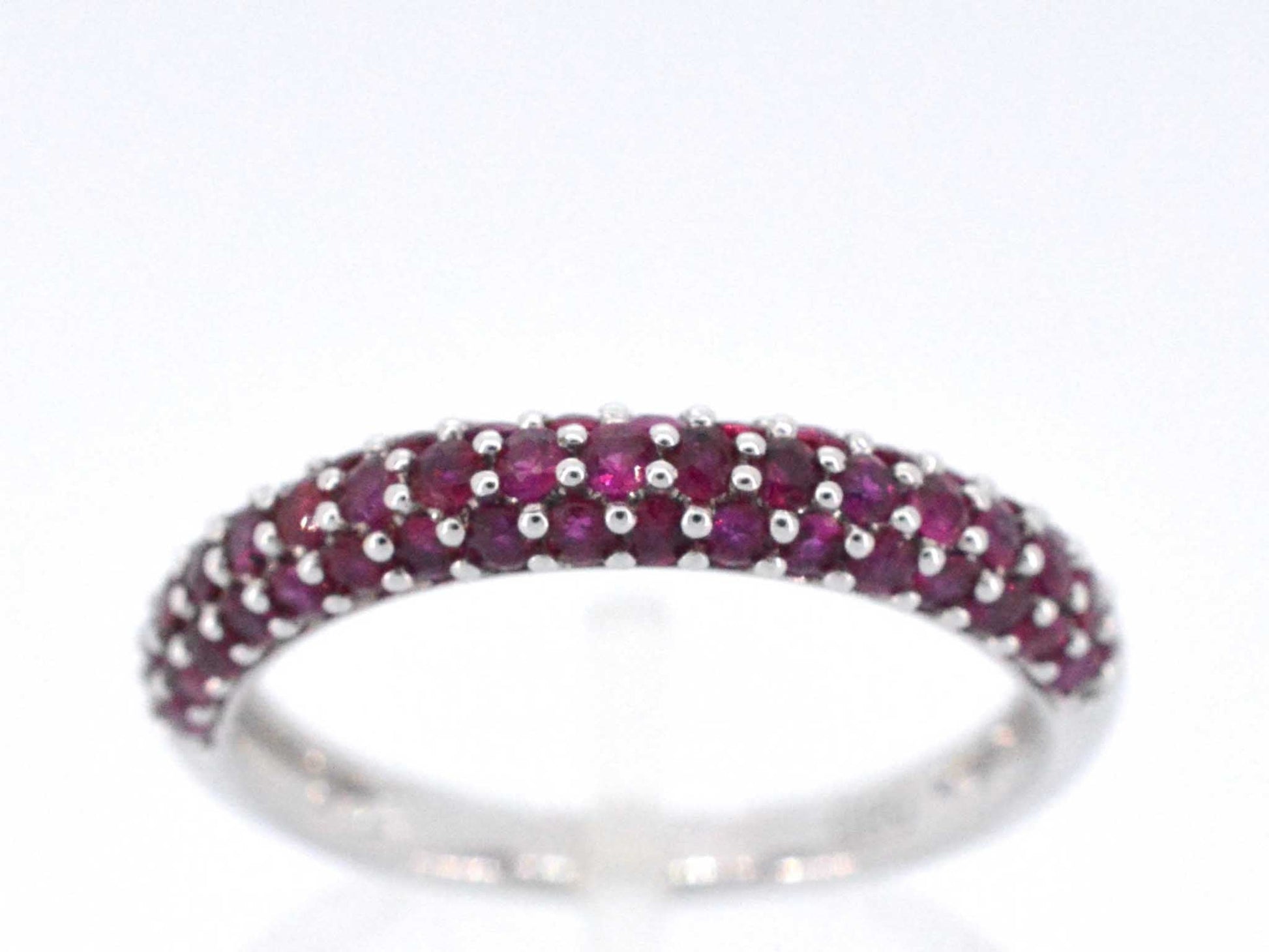 Witgouden ring met robijnen