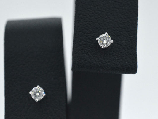 Witgouden oorbellen met diamant