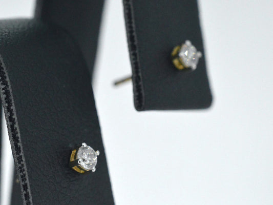 Gouden oorbellen met diamant