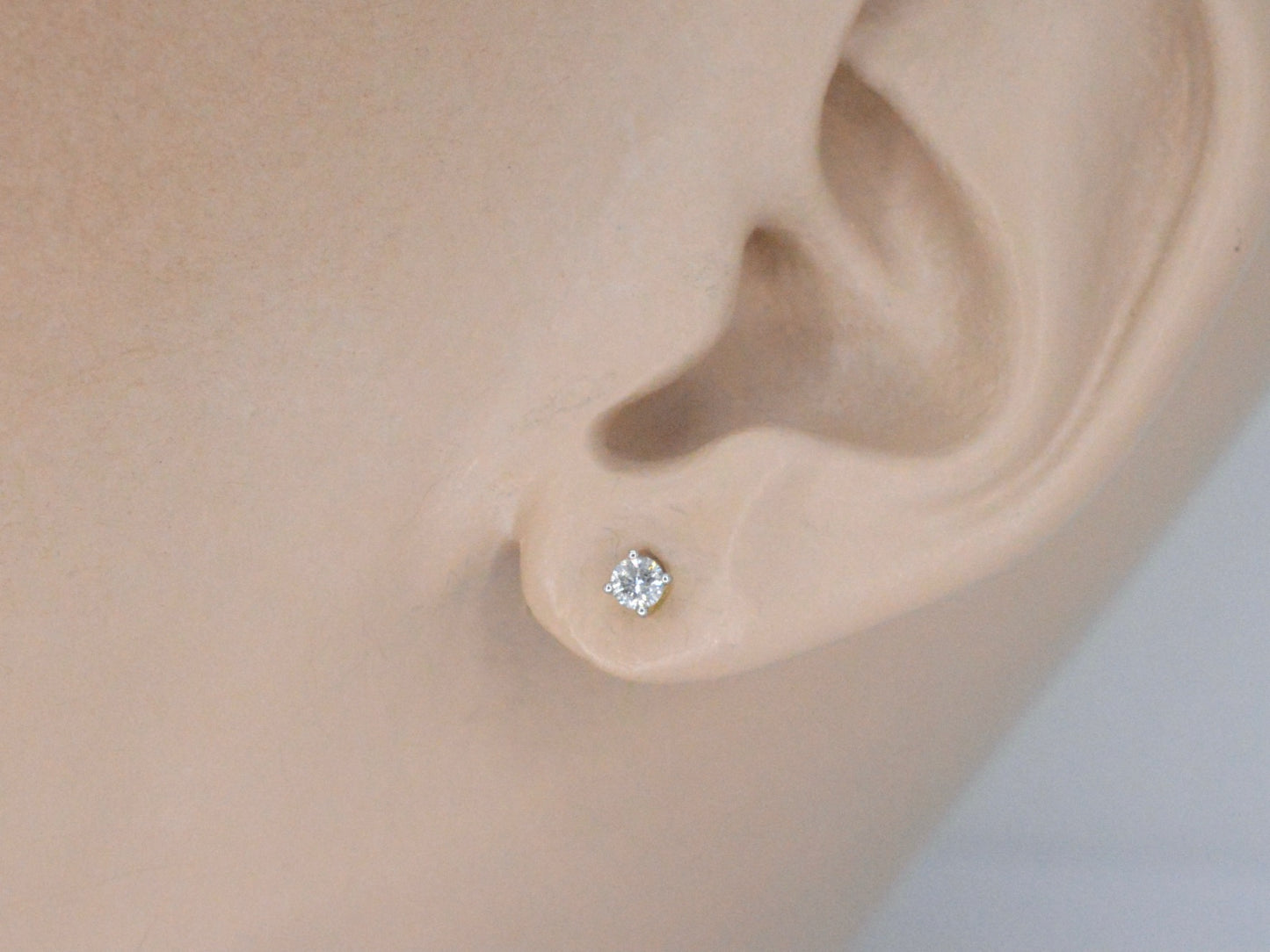 Gouden oorbellen met diamant