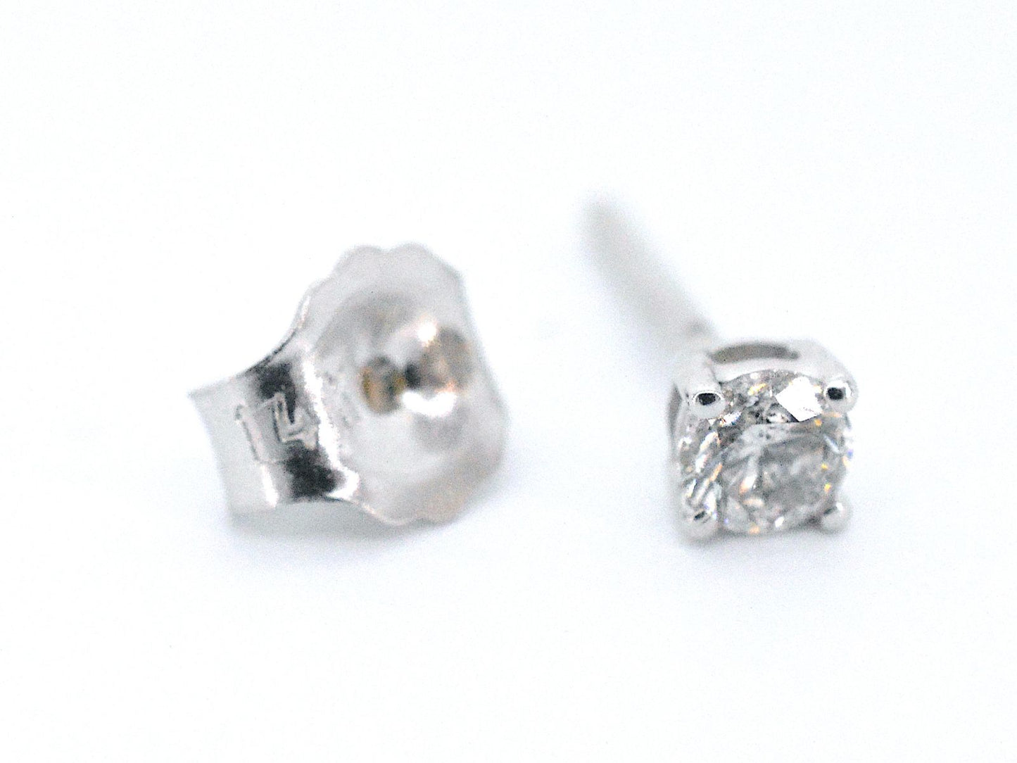 Witgouden oorbellen met diamant