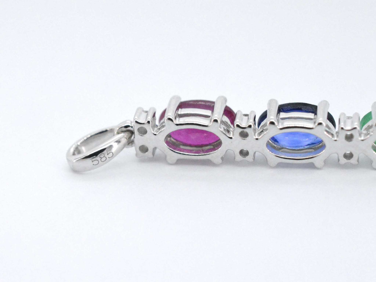 Witgouden hanger met multicolour edelstenen en diamant