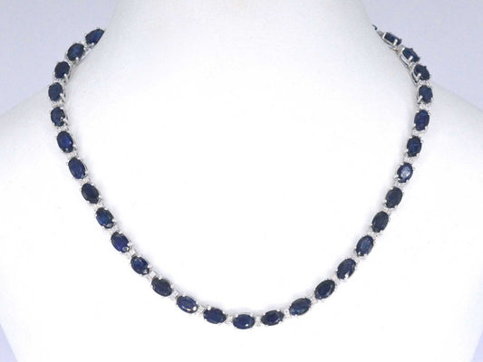 Witgouden collier met diamanten en saffier