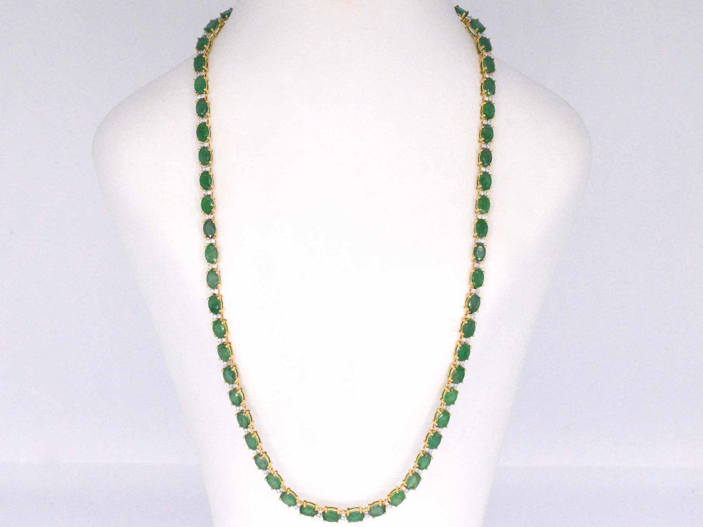 Geelgouden collier met diamanten en smaragd