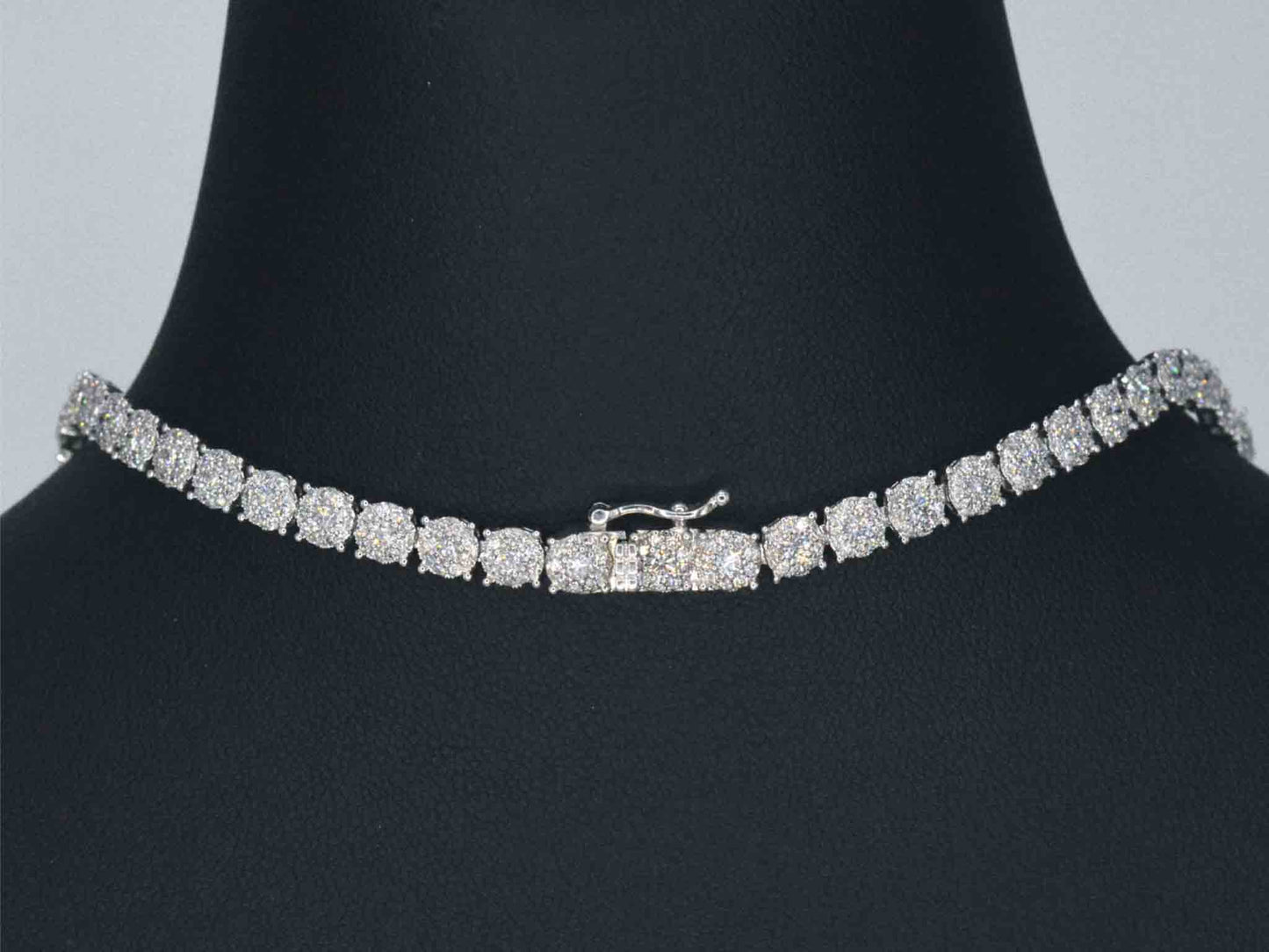 Witgouden collier met diamanten 10.00 carat