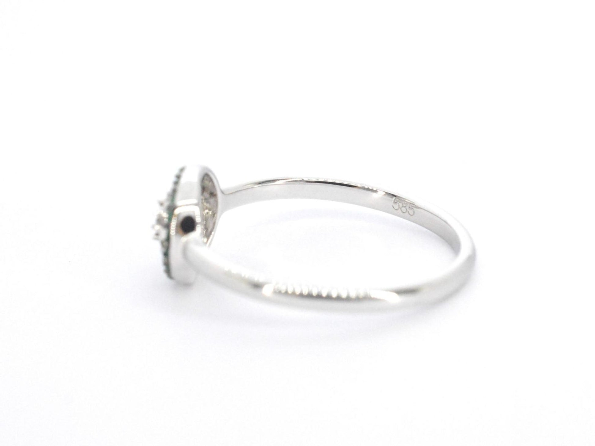 Witgouden ring met diamanten en smaragd 2313-7