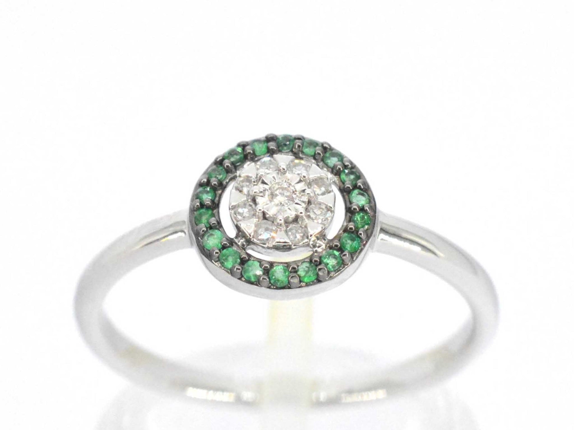 Witgouden ring met diamanten en smaragd 2313-8