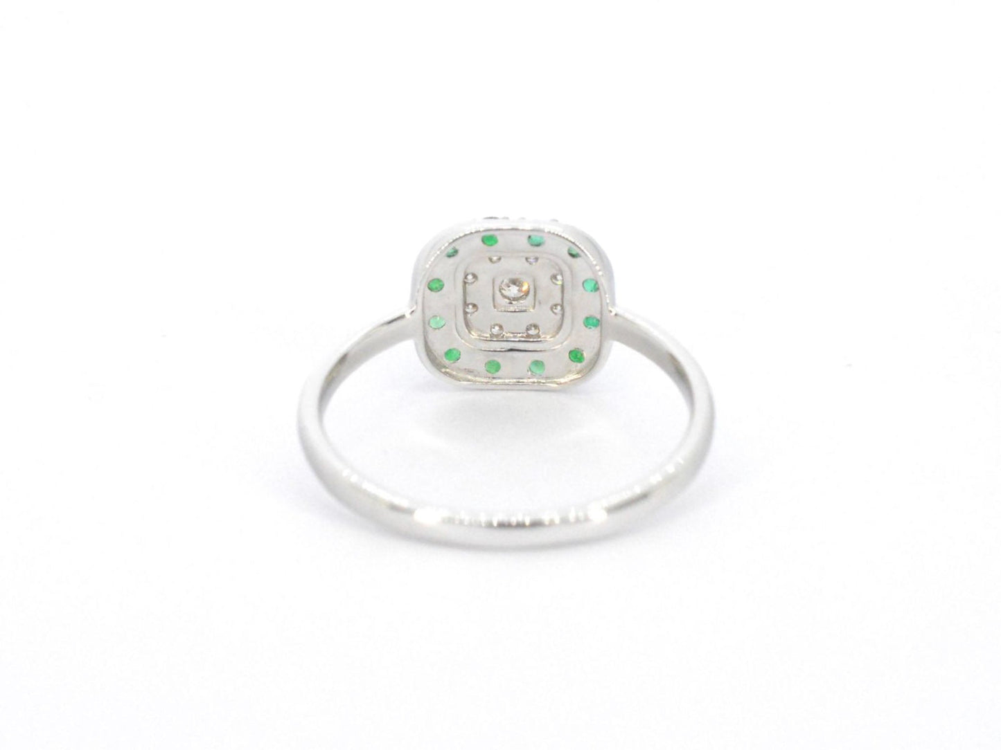 Witgouden ring met diamanten en smaragd