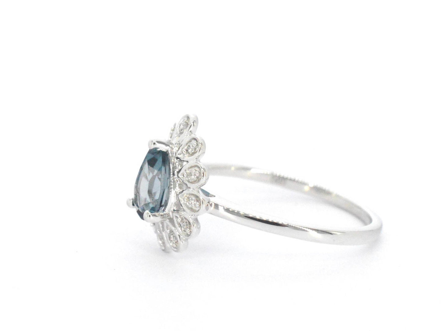 Witgouden ring met diamanten en topaas 2316-3