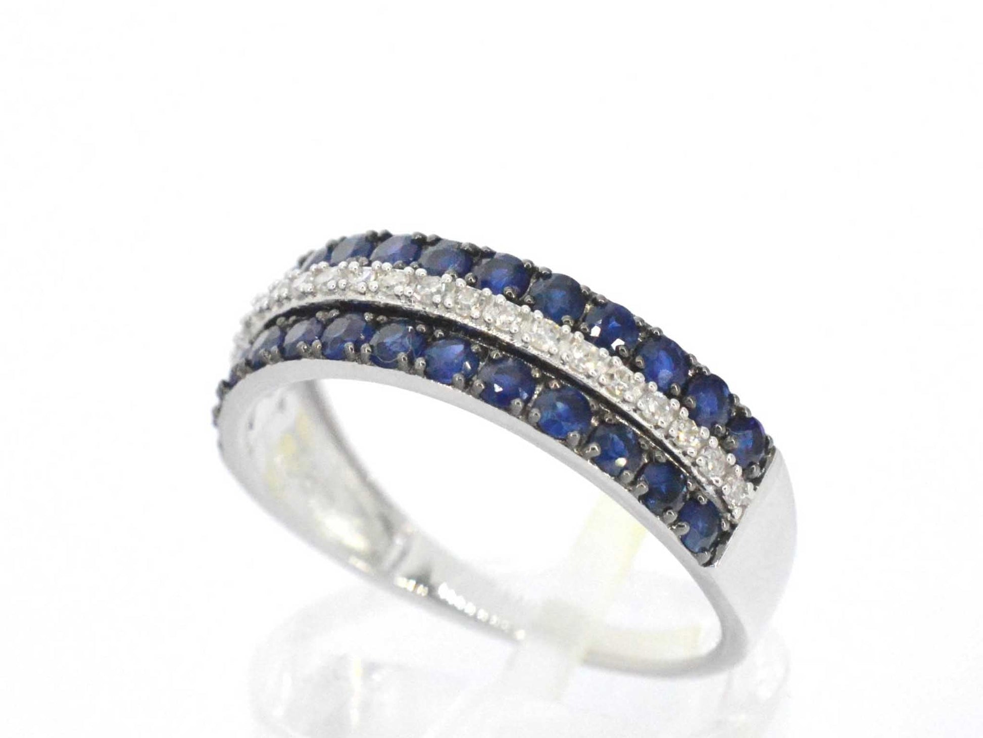 Witgouden ring met diamanten en saffieren 2318-2