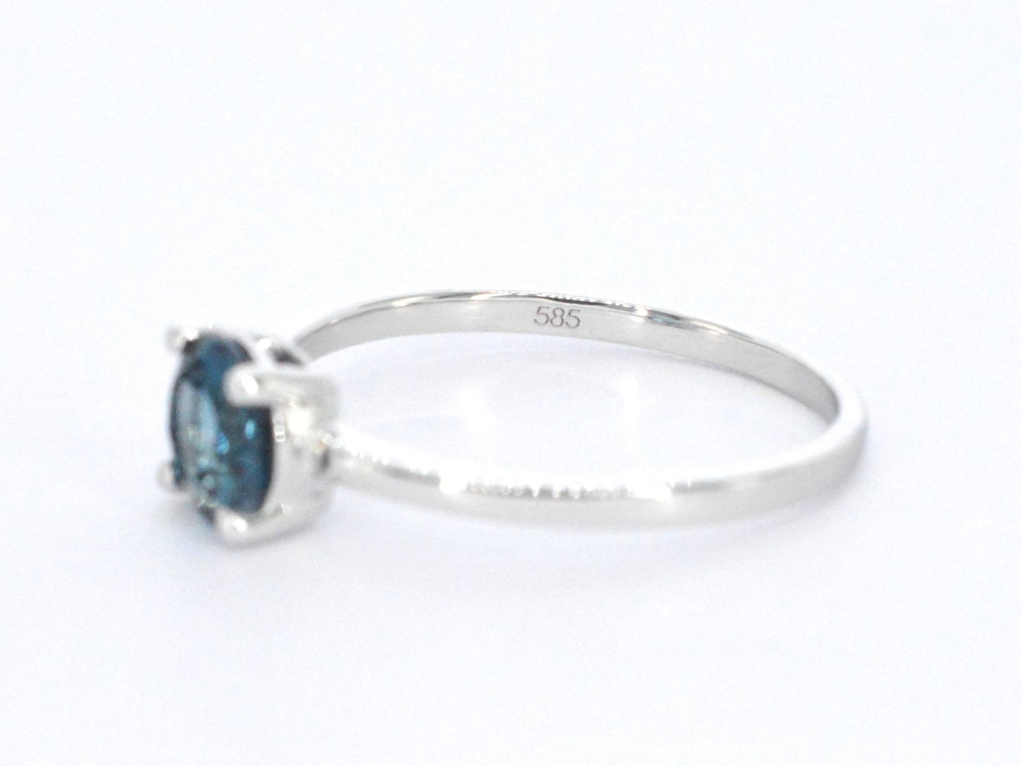 Witgouden ring met topaas