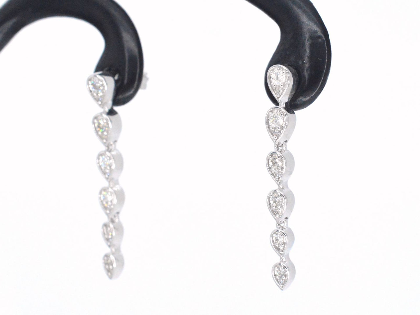 Witgouden oorbellen met diamanten 2338-1