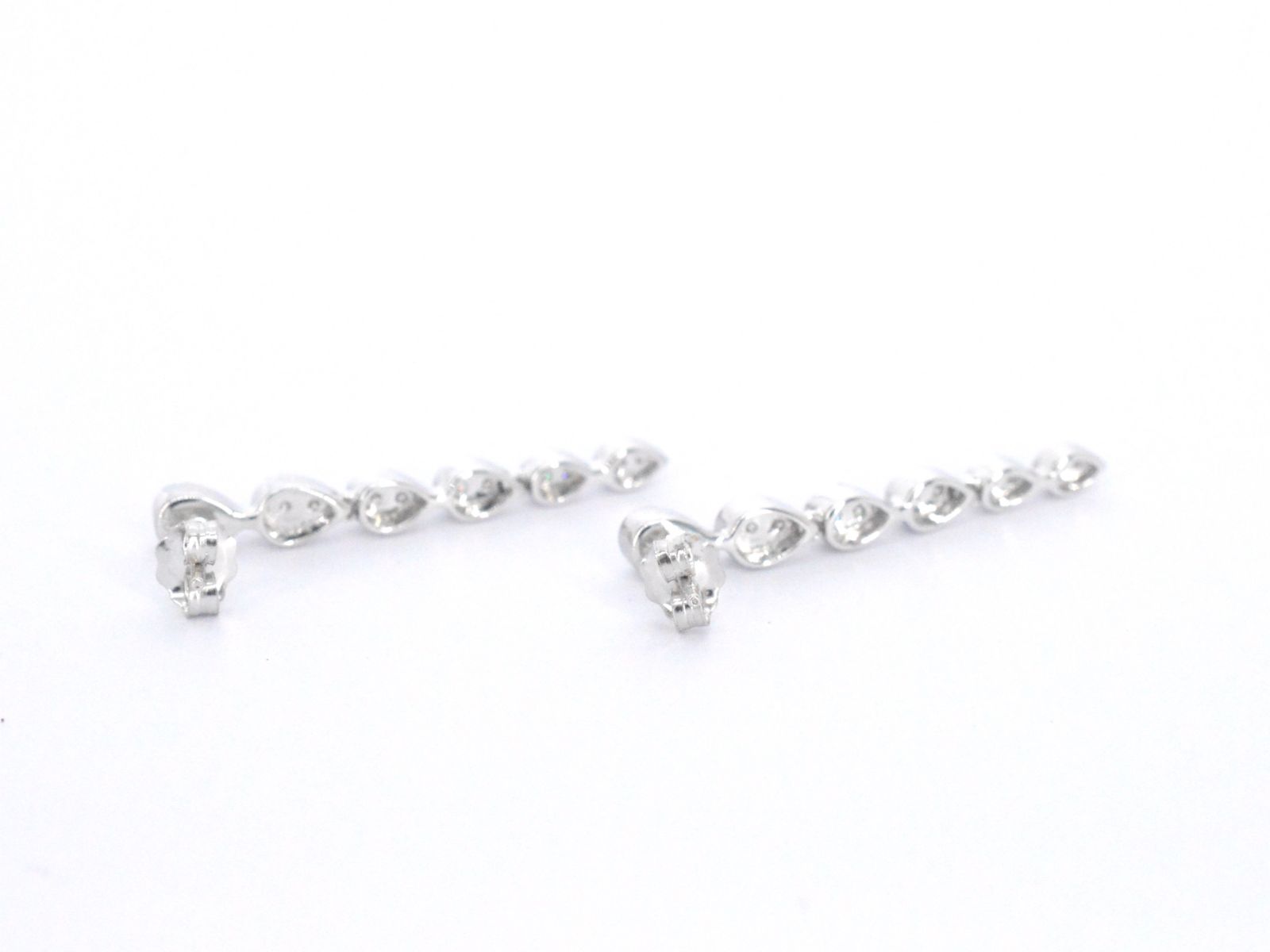 Witgouden oorbellen met diamanten 2338-5