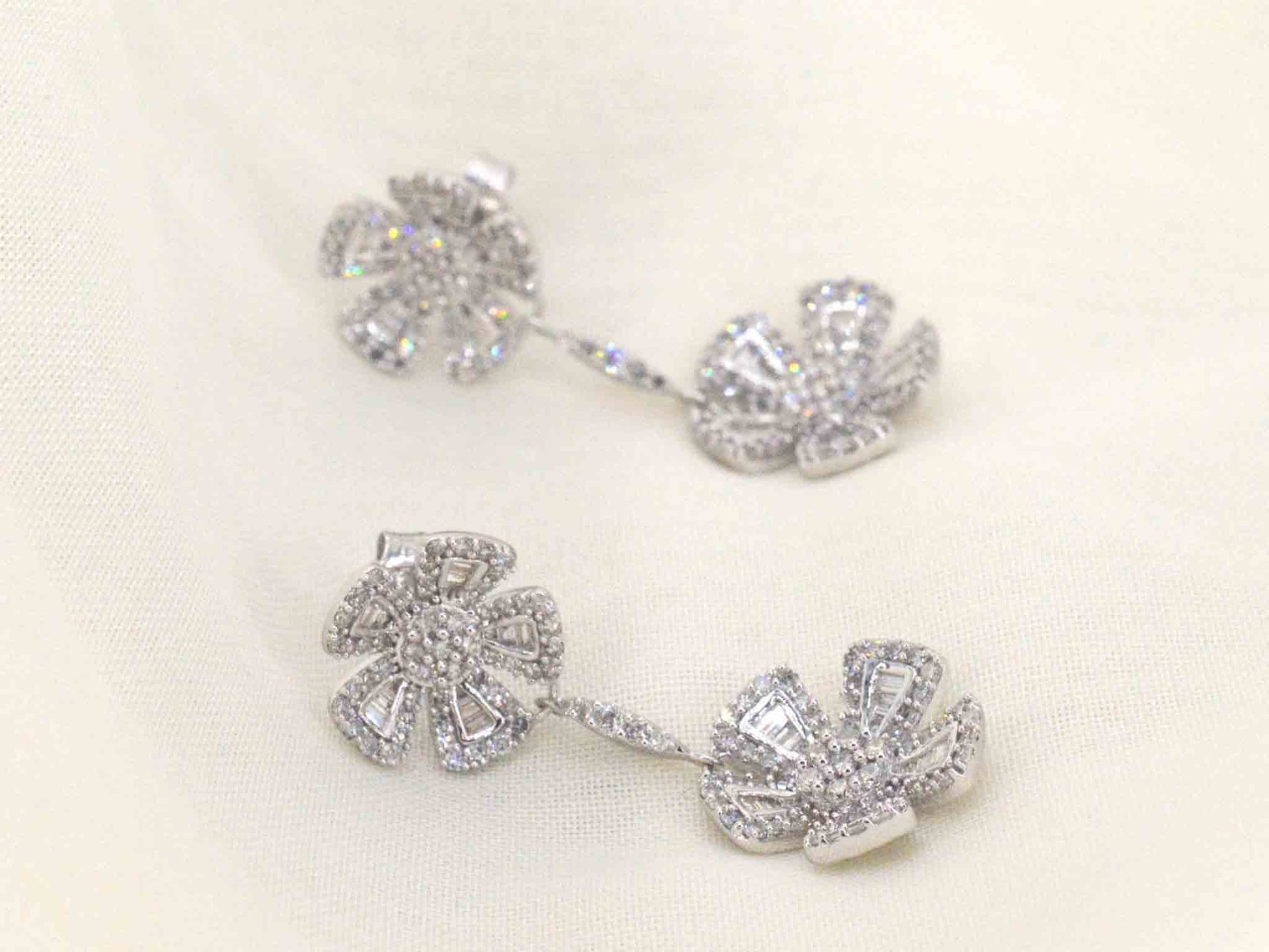 Witgouden oorbellen met 1.50 carat diamanten 2341-3