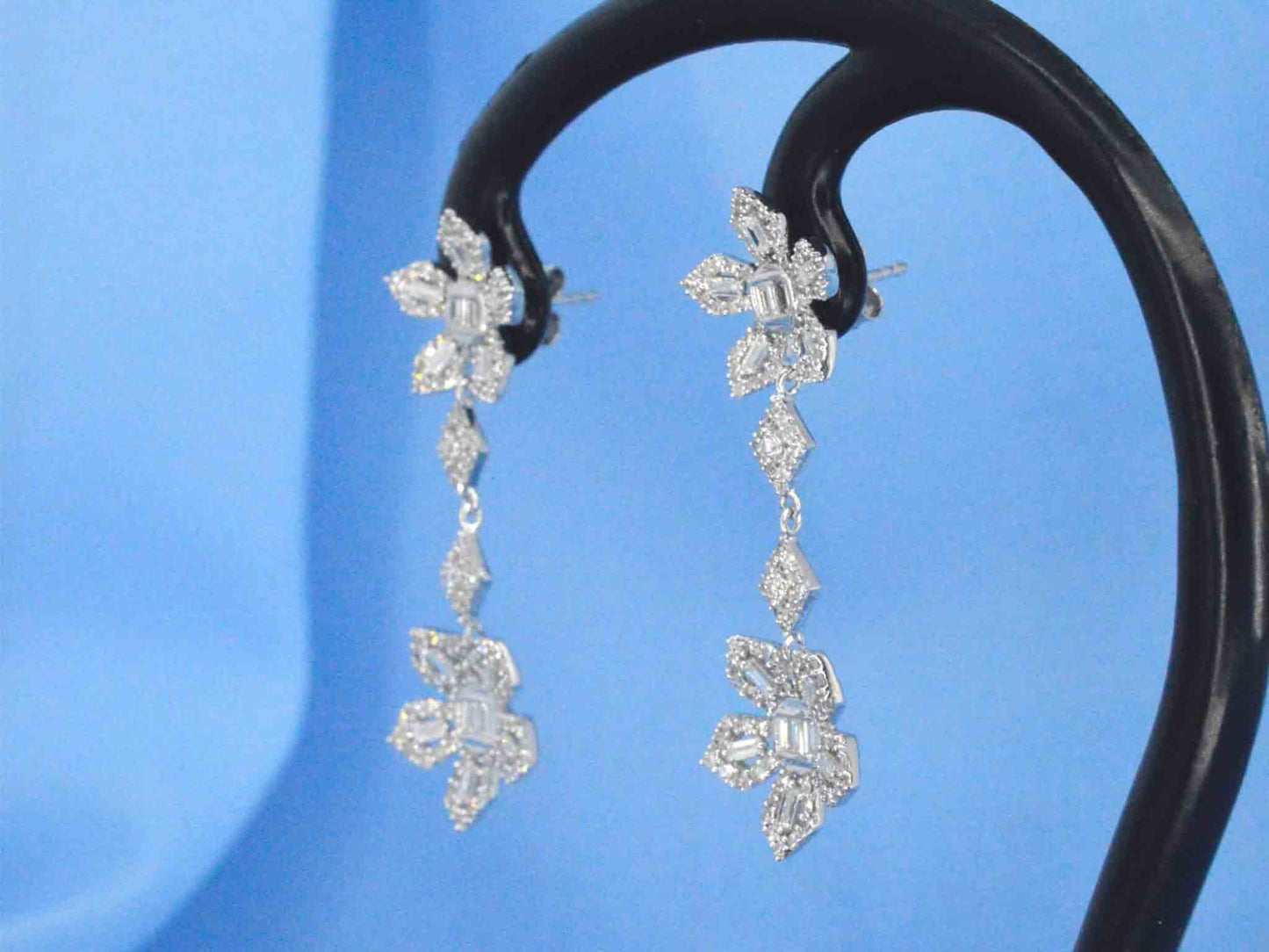 Witgouden oorbellen met 1.50 carat diamanten 2342-1