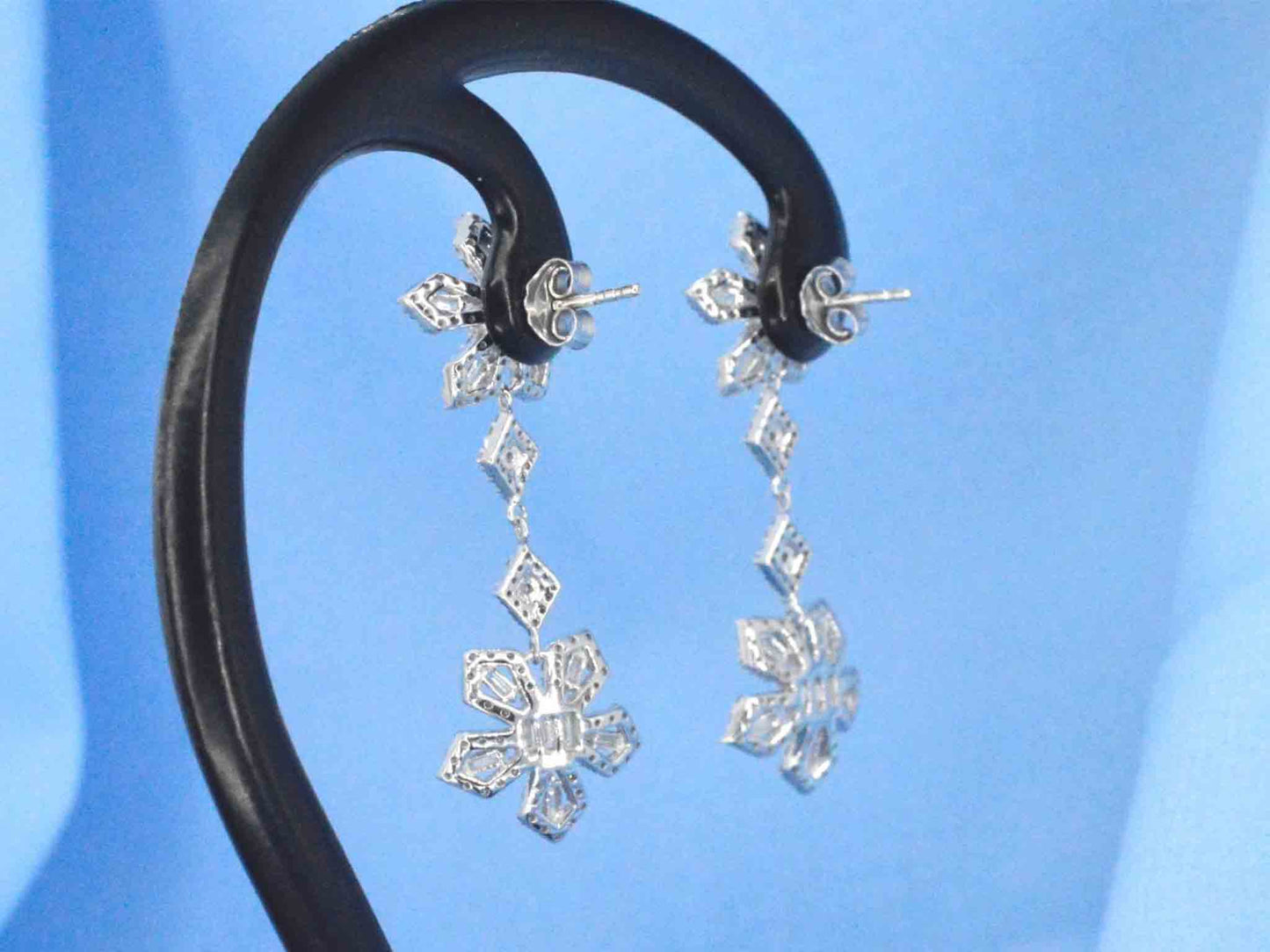 Witgouden oorbellen met 1.50 carat diamanten 2342-2