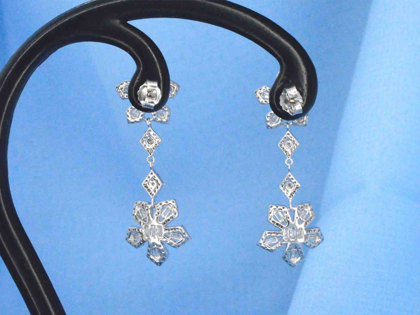 Witgouden oorbellen met 1.50 carat diamanten 2342-3