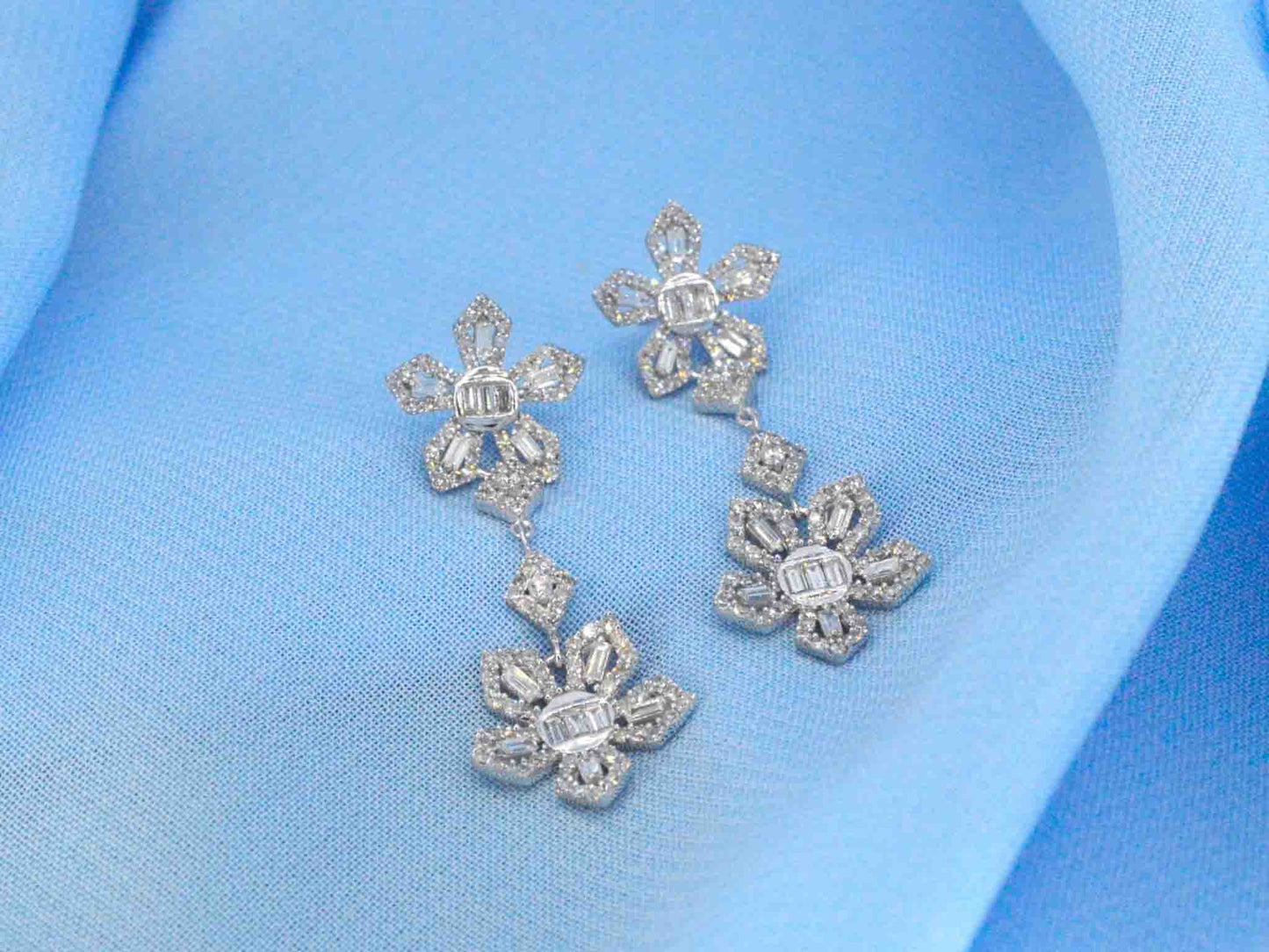 Witgouden oorbellen met 1.50 carat diamanten 2342-4