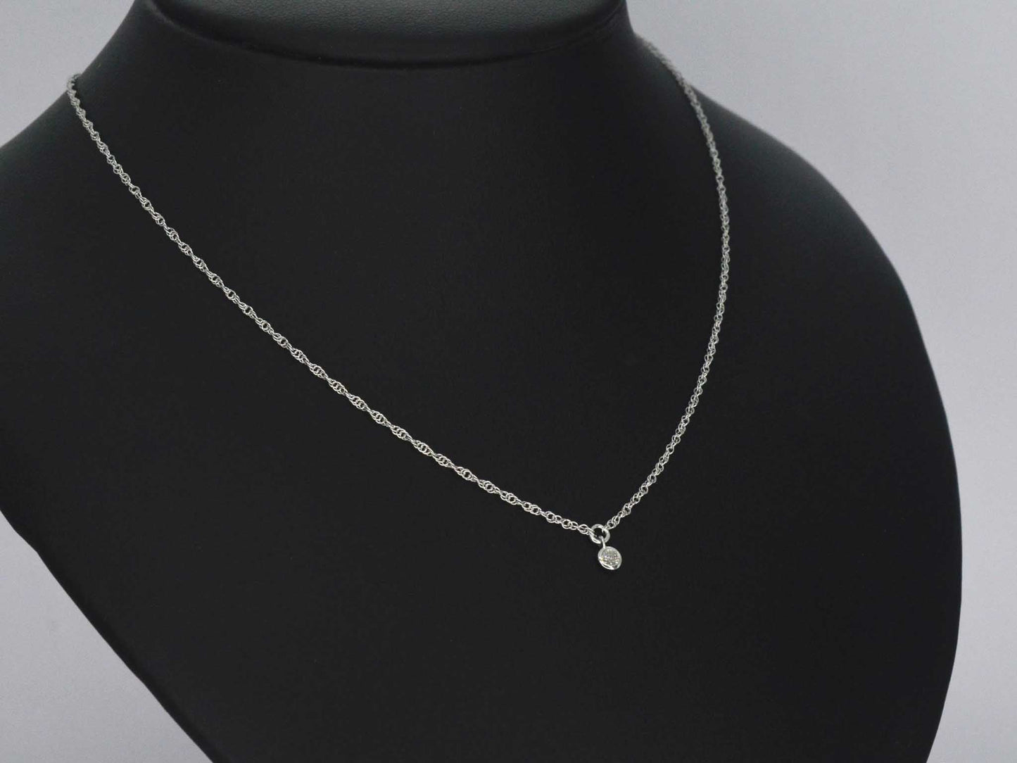 Witgouden collier met diamant